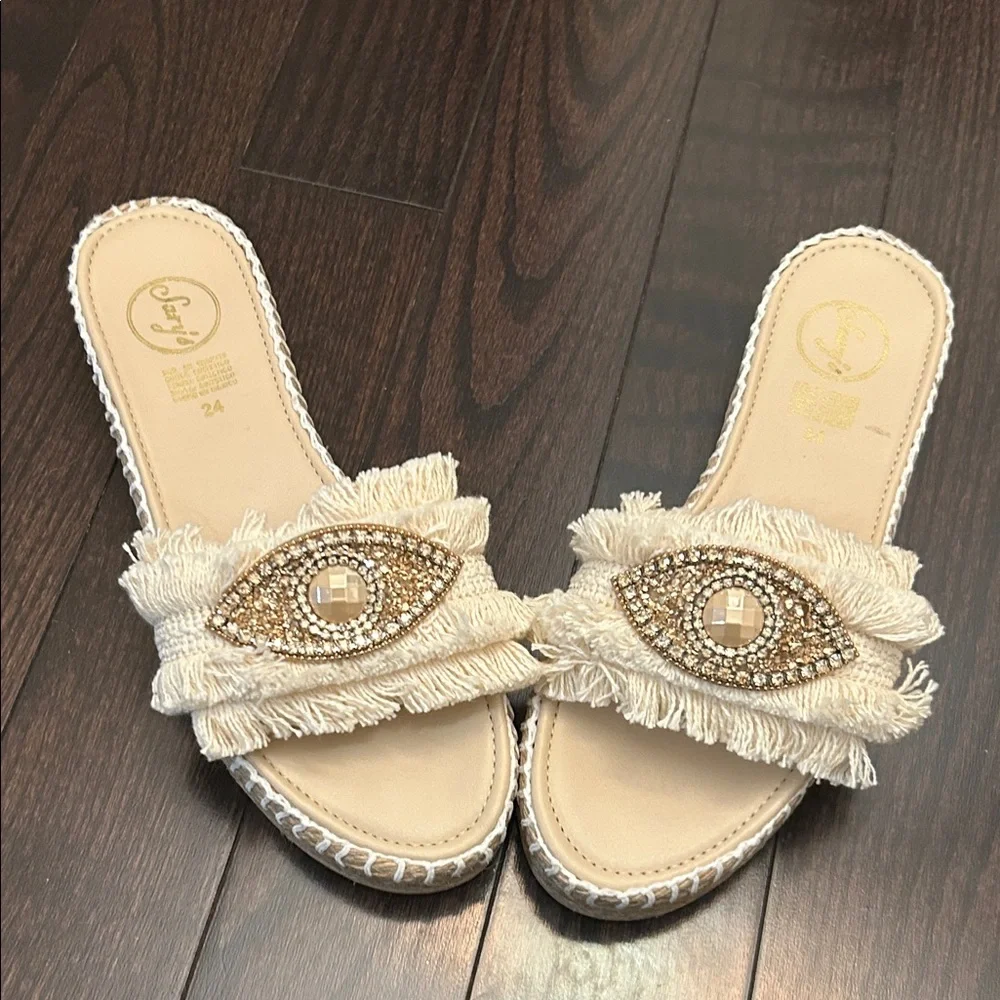 Stylish Cream Fringe Slide Sandals with jeweled eye 👁️ NWOT - Picture 3 of 8